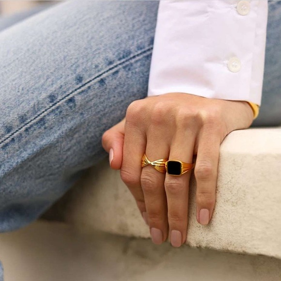 CLOSING SALE 🔥18K Gold Plated Black Spinel Signet Ring - Picture 5 of 10